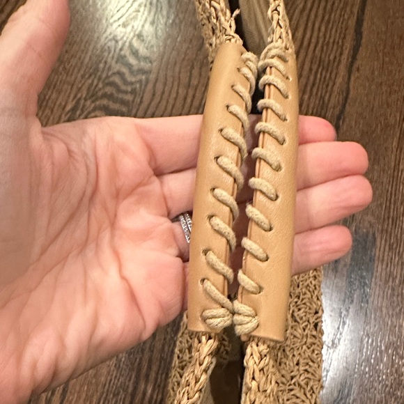 Banana Republic Chic Tan Woven Tote Bag - Picture 3 of 5